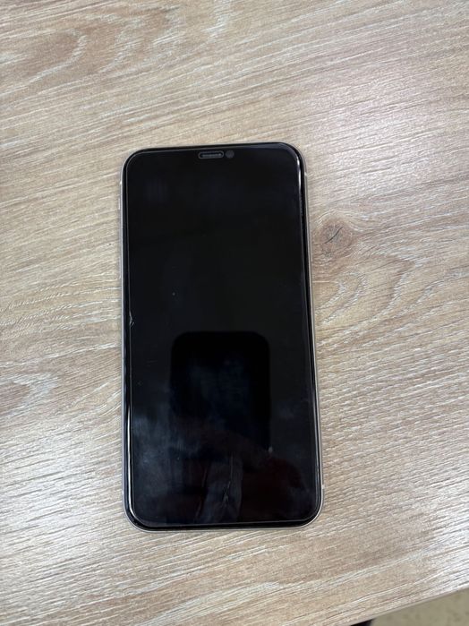 Продавам iPhone 11