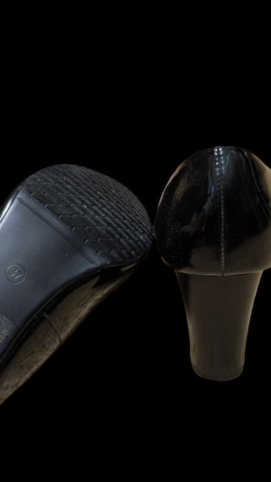 Продам женские туфли