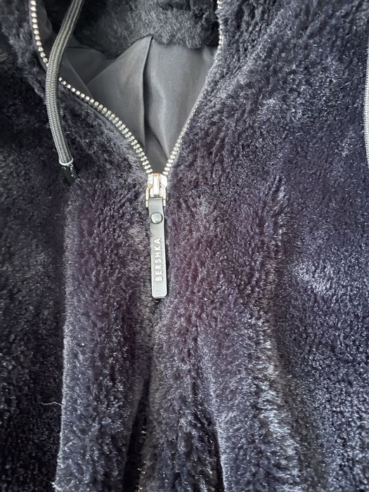 Черно пухкаво яке Bershka