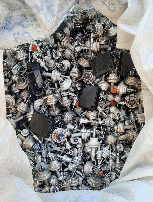 Микросхемы,транзисторы советские.