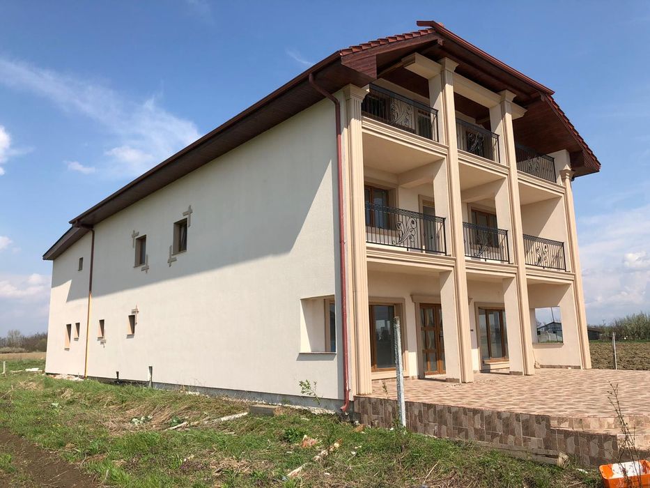 Vând pensiune/hotel neterminat, ideal pentru investiție