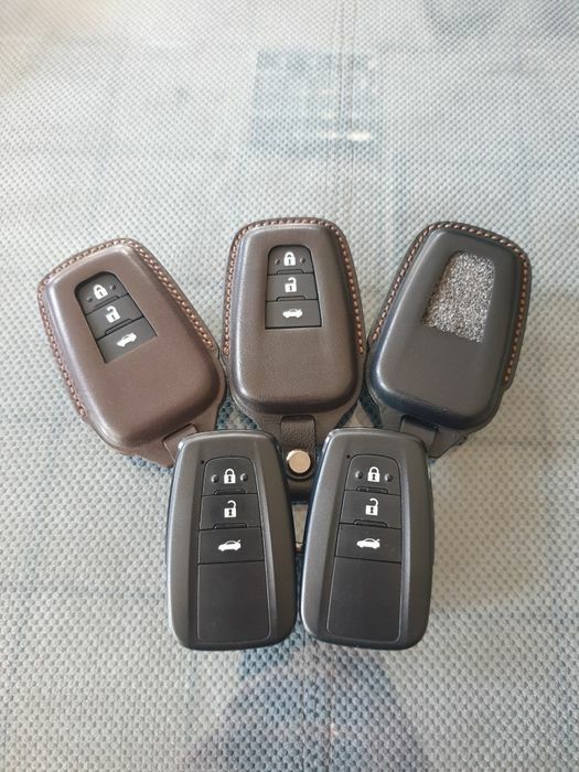 Чехол для ключа Toyota Camry 70. 75