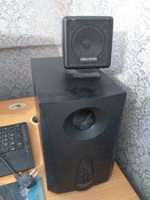 Продам компьютер с процессором и колонками рабочий