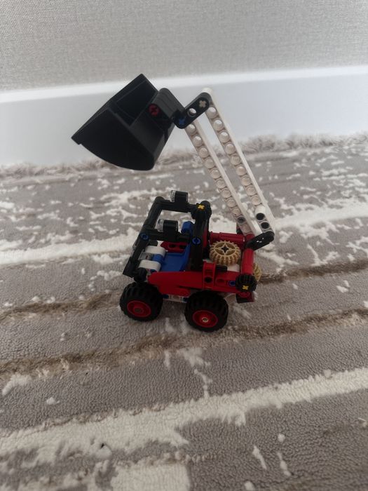 Продам оригинальный лего техник