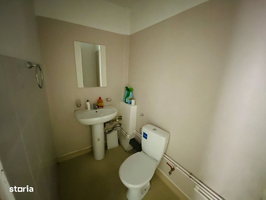Inchiriere spaţiu comercial *100 mp - vitrina 20 m.l. - parter* Piaţ