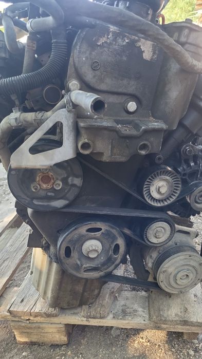 Vând motor 1.6 FSI