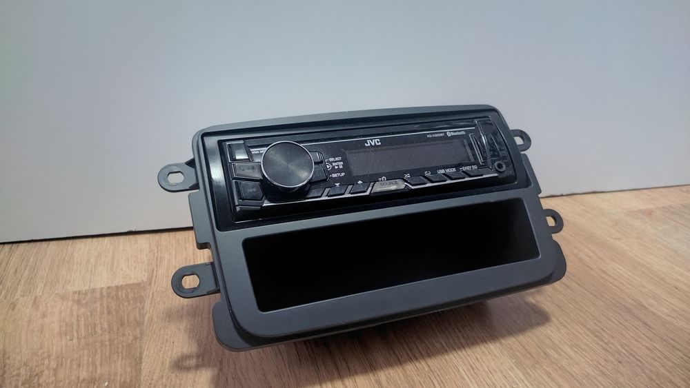 Set audio Dacia Sandero cu difuzoare Focal