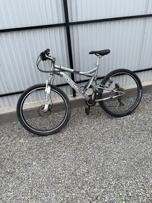 Bicicleta full suspension