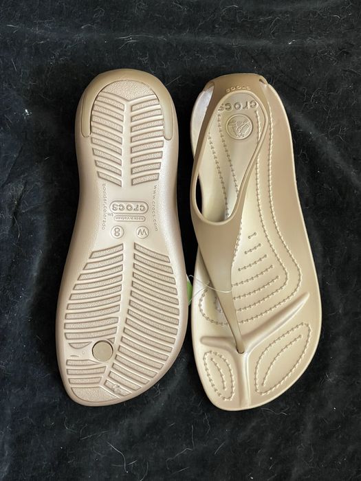 Sandale silicon dama bej bronz negre Crocs sexi flip