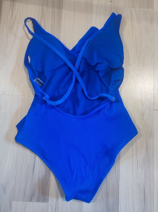 Цял бански с къдрица