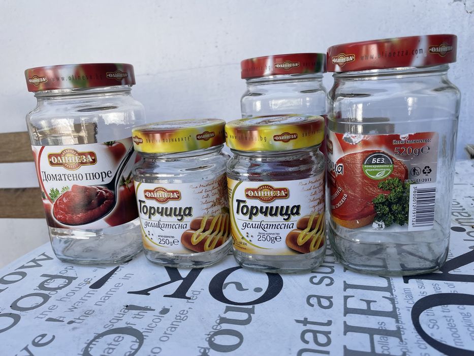 Различни видове буркани за продажба