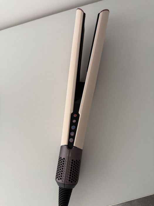 Aparat de îndreptat părul Dyson Airstrait™ în varianta Ceramic Pink/Rose Gold