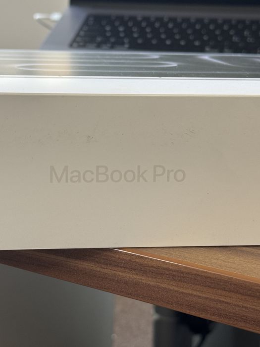 MacBook Pro 16 - inch / Apple M3 Pro Chip / 512 Gb / 18 Gb / Silver |