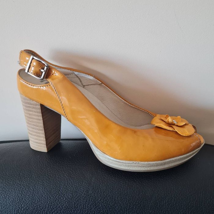 Дамски кожени сандали