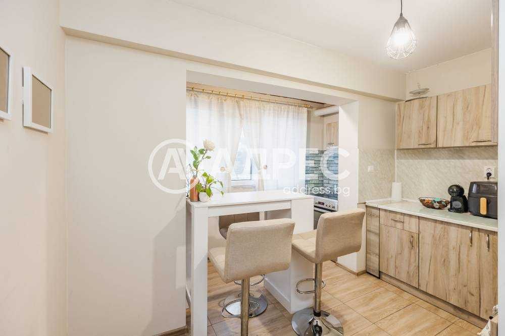 Обзаведен апартамент с три отделни стаи