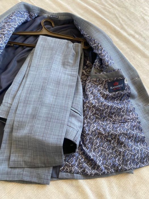 Продам костюмы мужские