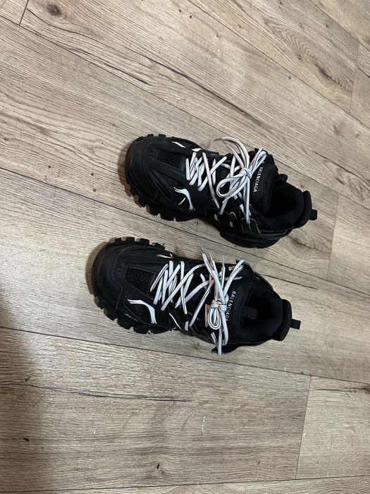 Balenciaga track