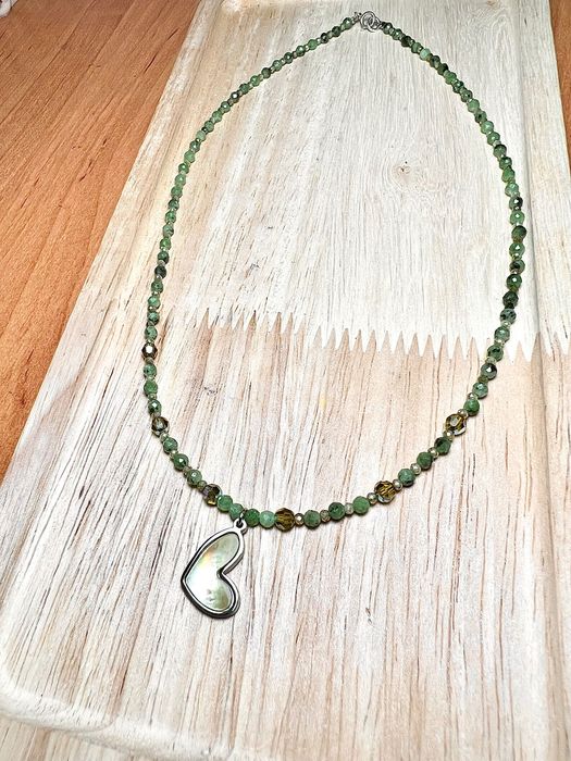 Чёкеры  с натуральными камнями