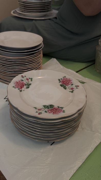 Тарелки наборы продам