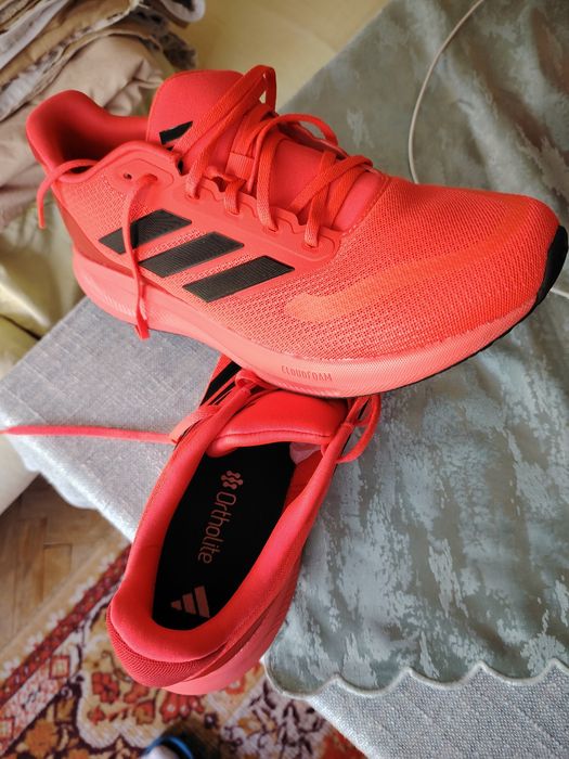 Спортни нови обувки