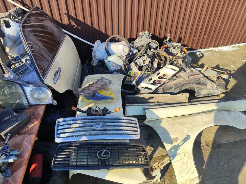 Продам запчасти Toyota progres