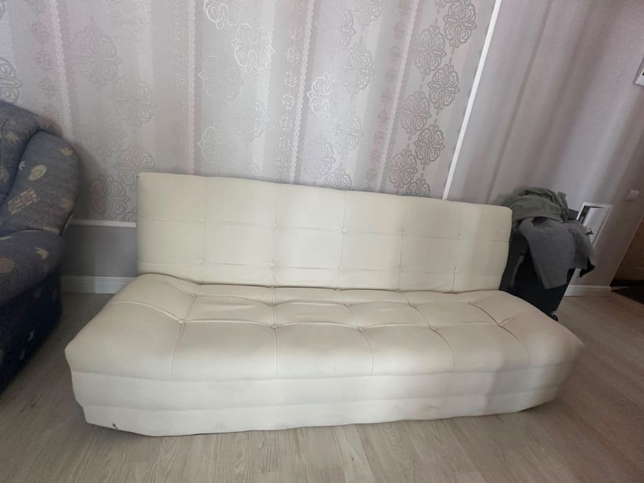 Продам белый Диван