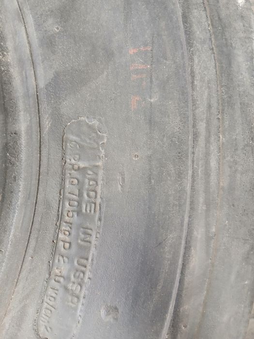 Шина Чайка газ13 и газ  14 новый. ЗИЛ 111