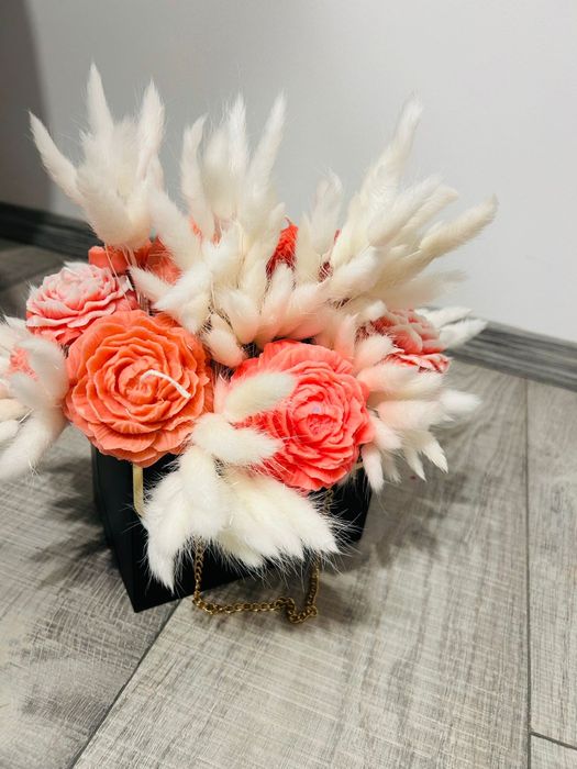 Aranjamente florale din flori de ceară de soia