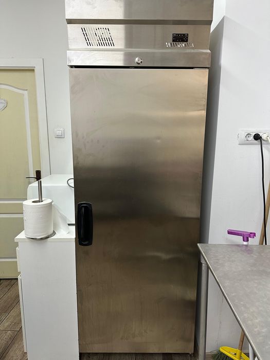 Vând congelator  INOMAK CB170