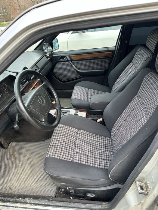 Мерседес бенс 124 серебро