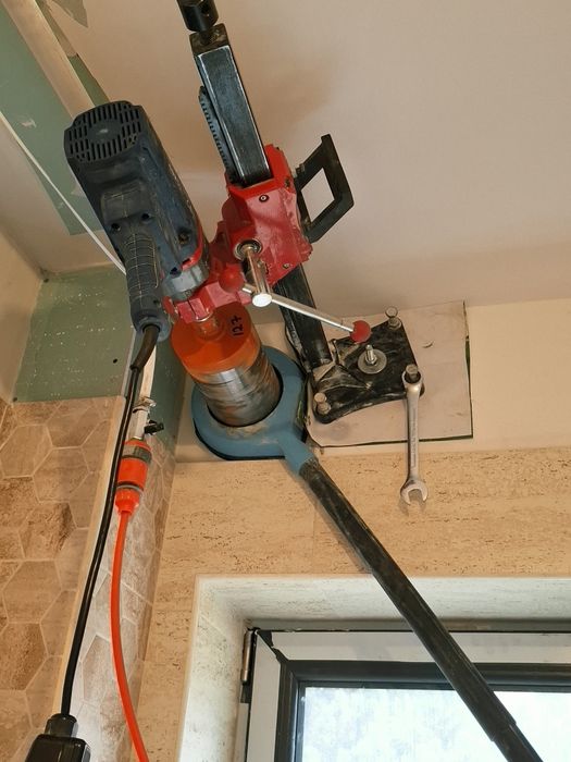 Servicii carotre (găurire)