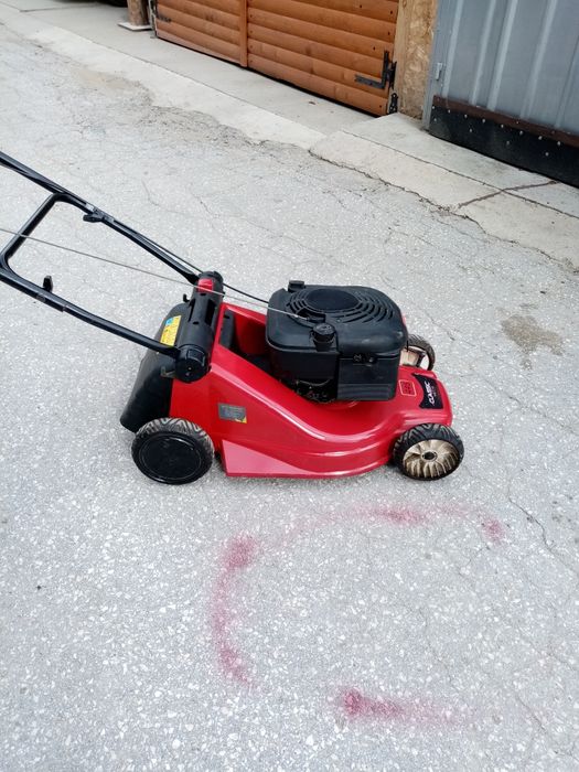 Моторна косачка за трева