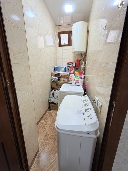 Продаётся двухкомнатная квартира в махалле Коратoш.