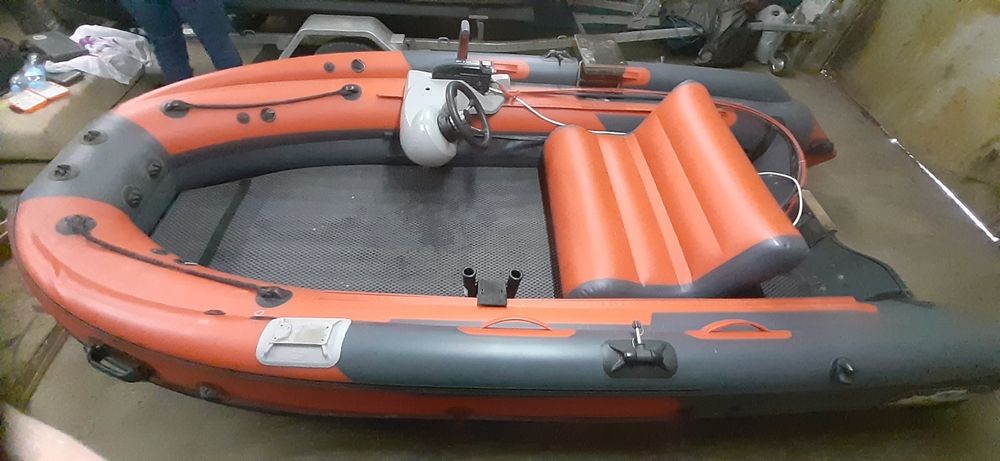 Лодка Скат 390 F