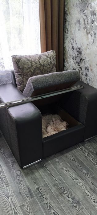 Продам большое кресло
