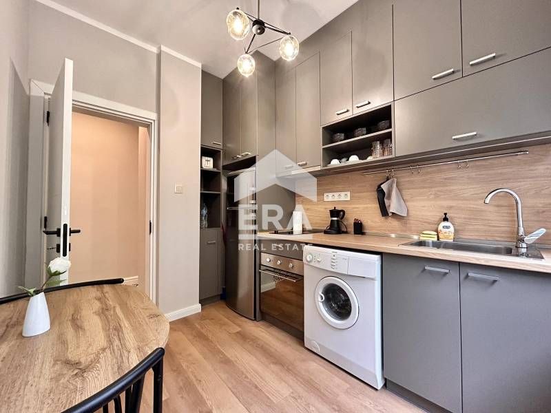 Дава се под наем Двустаен апартамент в София, Център - 55 кв.м за 650 € - Снимка #2