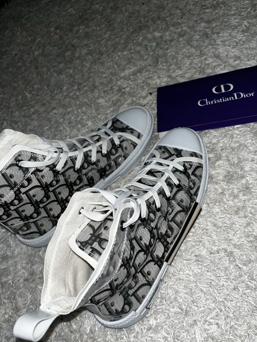 Vand adidasi dior noi