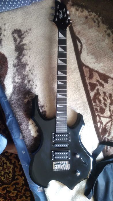 Продам электрогитару