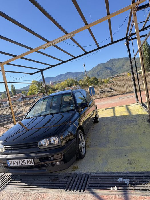 Продава се GOLF 3