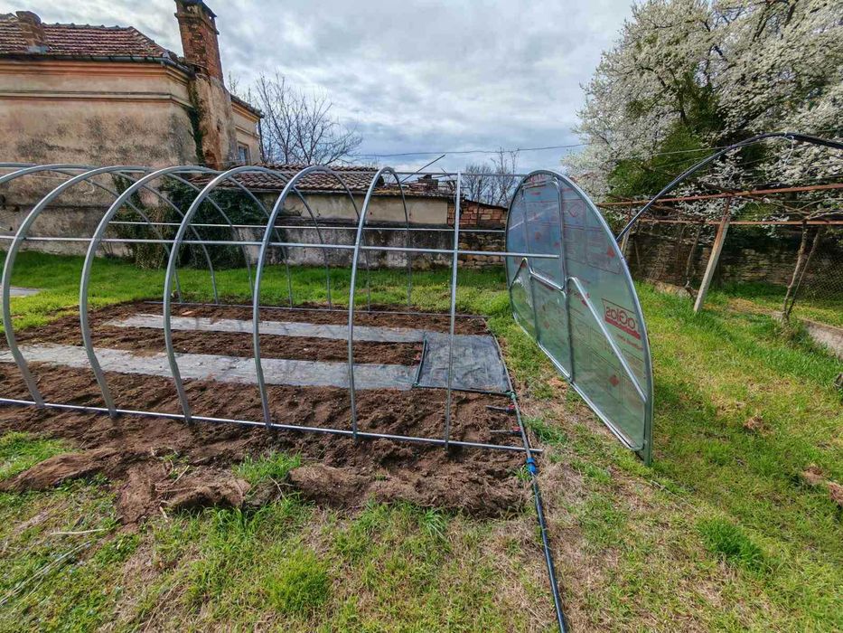 Поликарбонатна оранжерия 3×6 м /здрава конструкция/