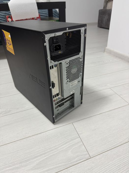 Vand PC functional pentru gaming si lucru