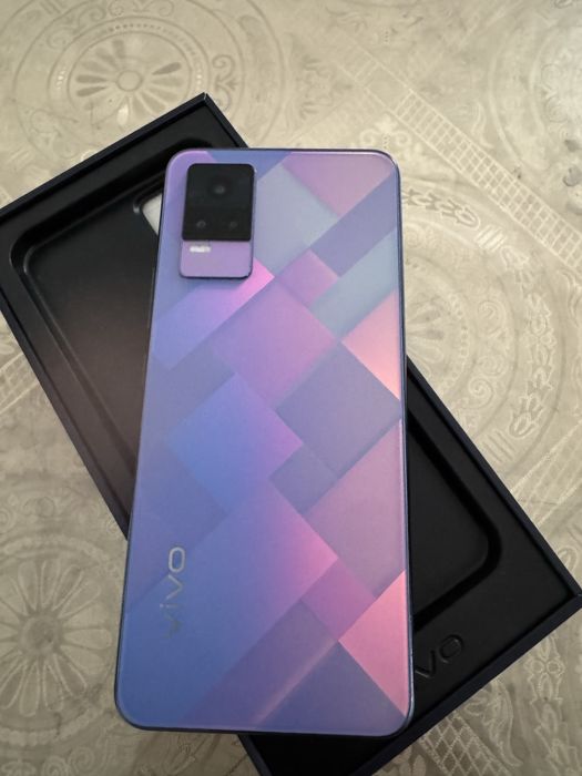 Vivo V21e 8/128 обмен Iphone