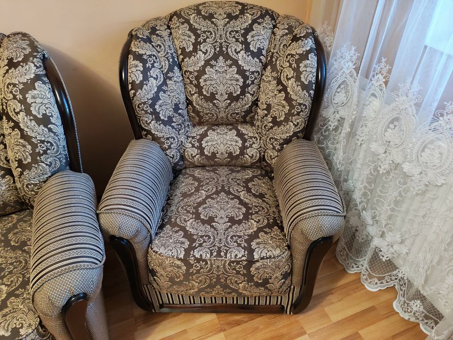 Vând canapea cu fotolii + masă de sufragerie