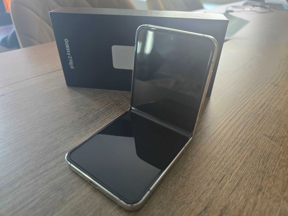 Samsung Galaxy Z Flip 5 cream