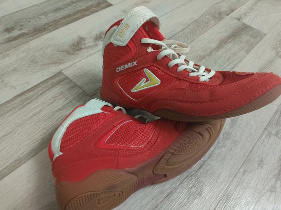 Продаю борцовки Demix