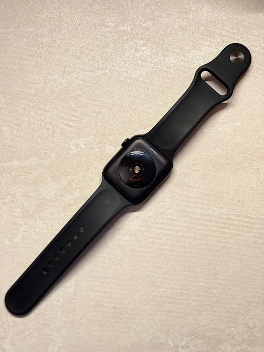 Apple Watch SE (2-ро поколение) – GPS / Wi-Fi – 44 мм