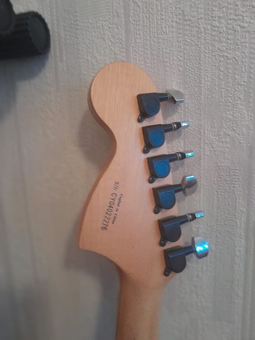 Гитара Squier strat