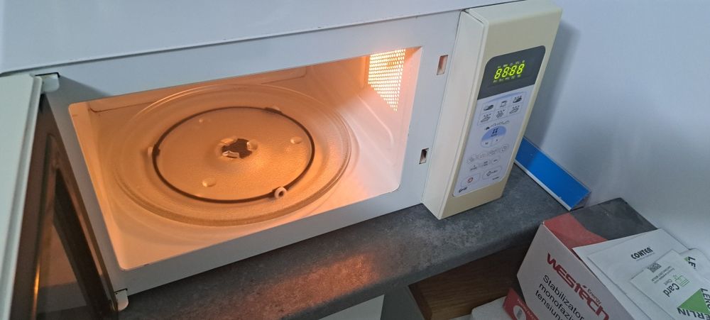 Vind cuptor cu microunde Samsung