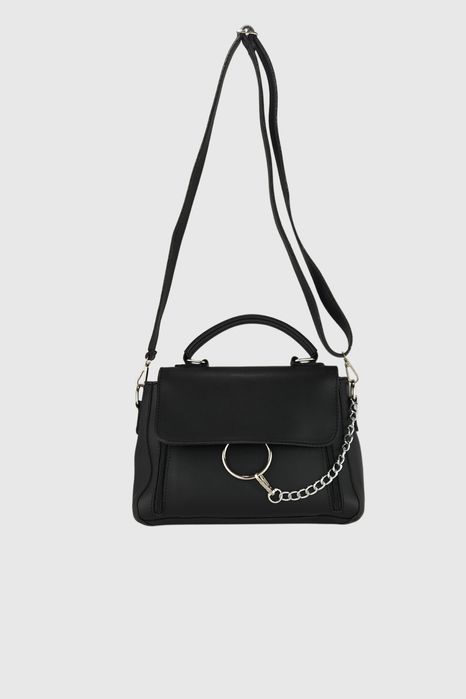 НОВО! ЛИКВИДАЦИЯ! Дамска чанта с метален орнамент в черно