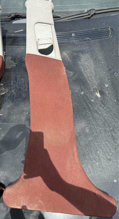 Декоративни интериорни червени колонки между врати за Mercedes CLS